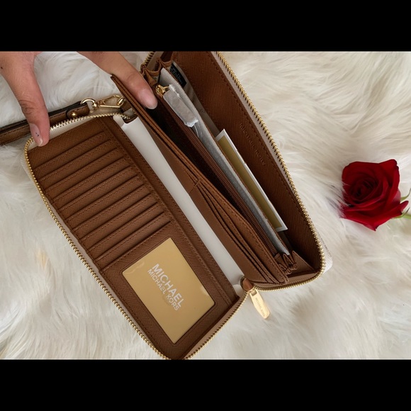Michael Kors Handbags - Last one 🎊 Full size MK vanilla wallet